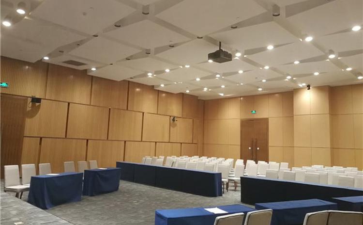安徽滁州会议室槽木吸音板声学工程